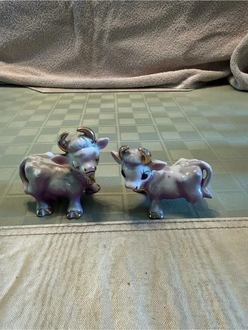 Vintage Anthropomorphic Purple Cow Salt & Pepper Shakers Japan read description